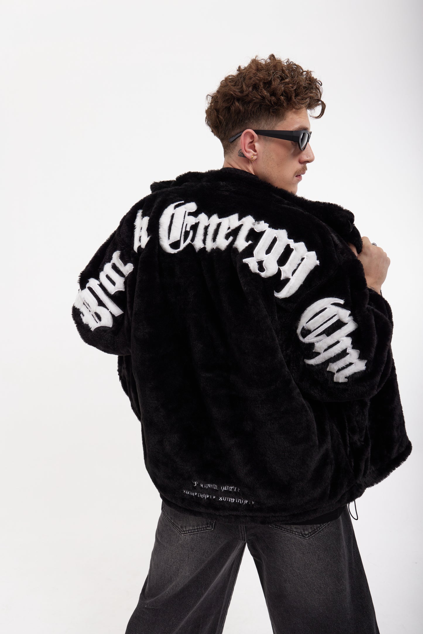 เสื้อแจ็คเก็ต JACKTITUS ทรงโอเวอร์ไซส์ โลโก้ สไตล์ Old School